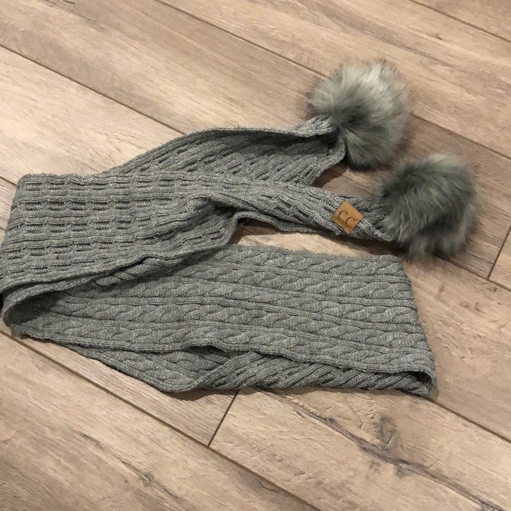 C.C Cable knit scarf